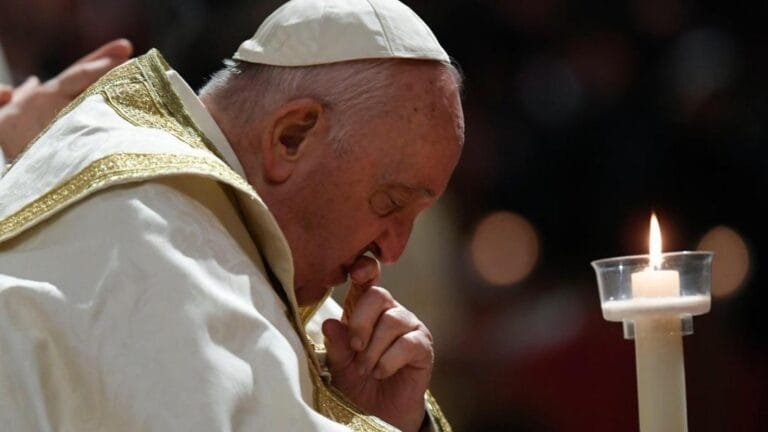 El papa Francisco falleció a causa de un ictus cerebral